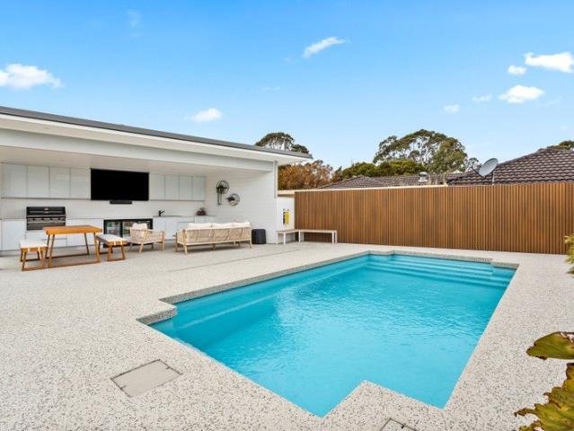 MODERN FAMILY LIVING MEETS RESORT STYLE ENTERTAINING