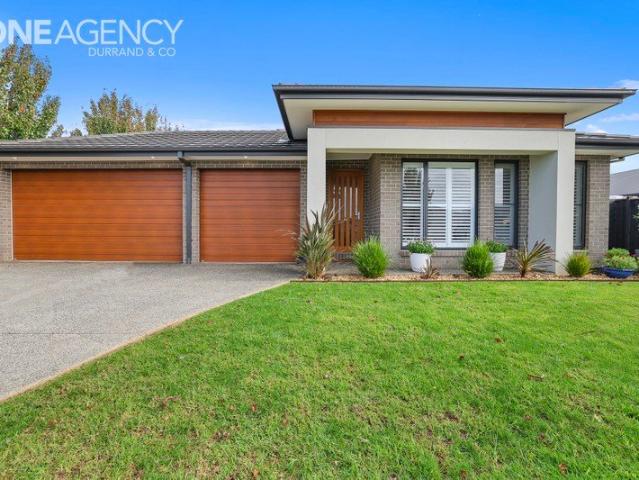Modern Family Living on 666sqm with a 3 car garage