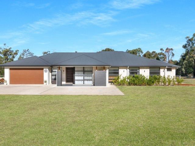 Modern Family Living on 26 Private Acres Minutes to Jervis Bay