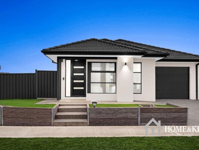 Modern Family Living on 371m2 approx in the Heart of Kalkallo