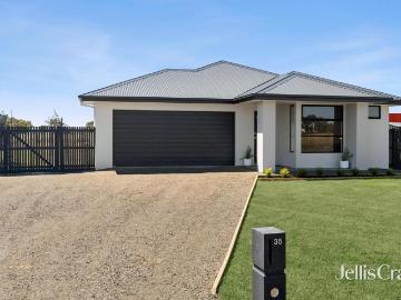 Clunes, Hepburn, Victoria - Equipped kitchen