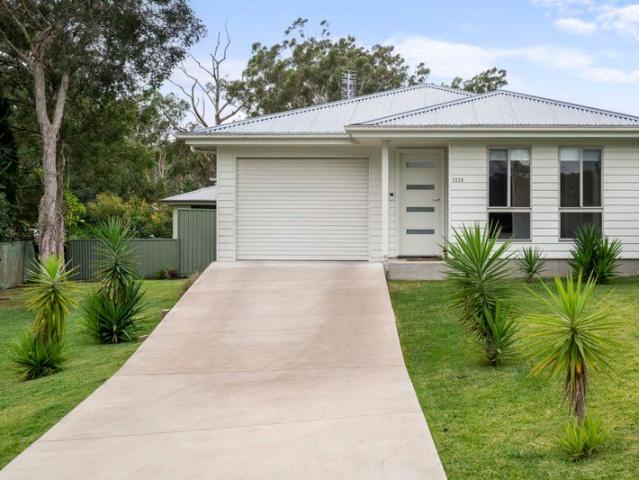 MODERN FAMILY LIVING ON A GOOD SIZE BLOCK
