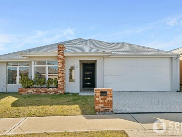 MODERN FAMILY LIVING ON A RARE OVERSIZED BLOCK! Home Open Sat 22nd Aug 10.45am 11.30am