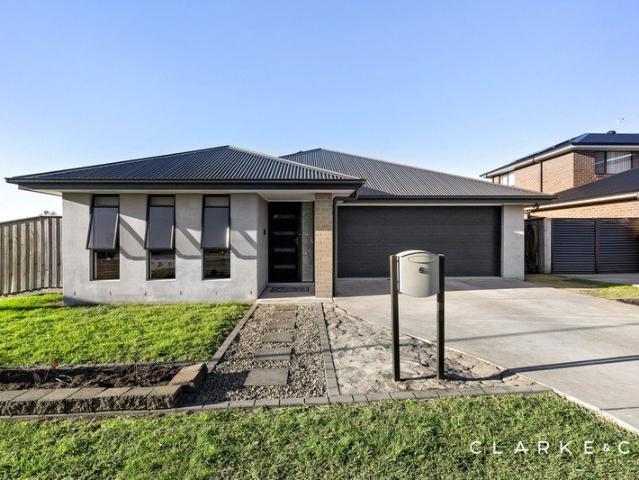 MODERN FAMILY LIVING ON A SPACIOUS CORNER BLOCK!