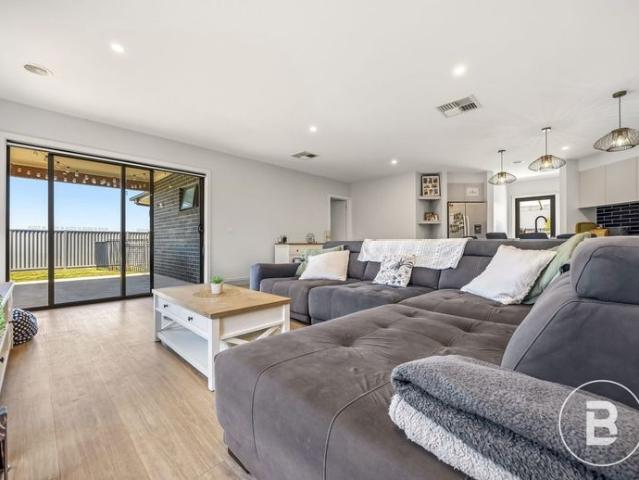 MODERN FAMILY LIVING ON A SPACIOUS CORNER BLOCK IN ALFREDTON