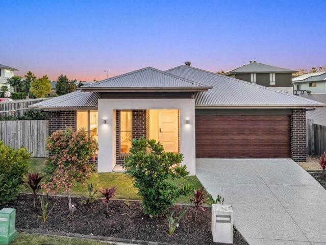 Modern Family Living on a Spacious 526sqm Block!