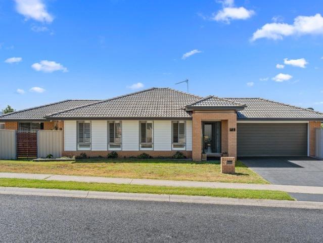 Modern Family Living or Investment Opportunity