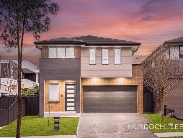 Modern Family Living Quality Finishes & Walk to Park, Shops & Schools