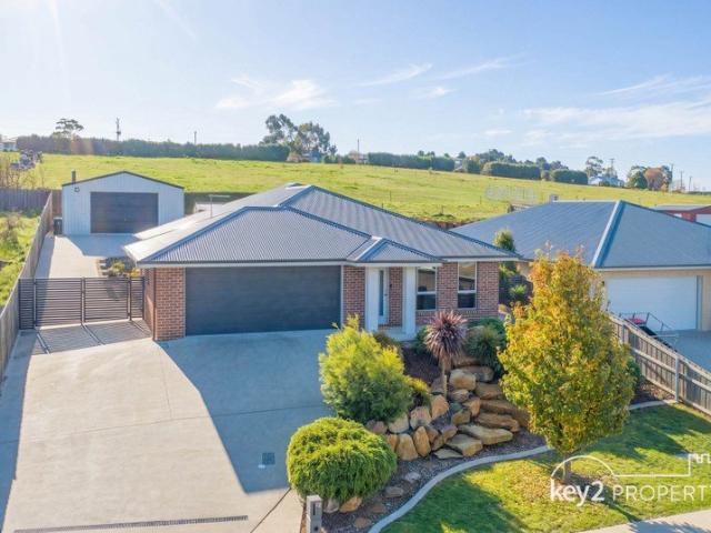 Modern Family Living & Rear Yard Access