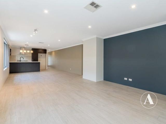 MODERN FAMILY LIVING | SOLAR SAVINGS | OPPOSITE PARKLANDS