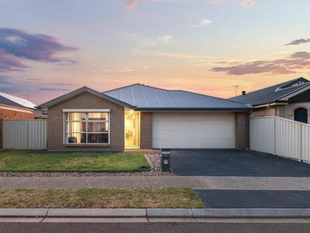 Modern Family Living Spacious, Stylish, and Ready for You!