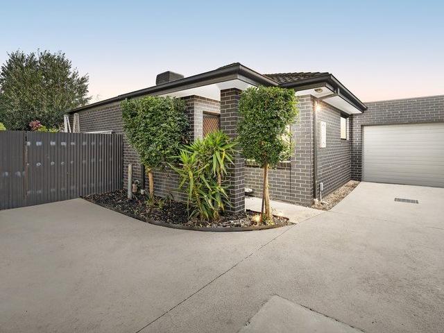 Modern Family Residence Offering Comfort & Convenience
