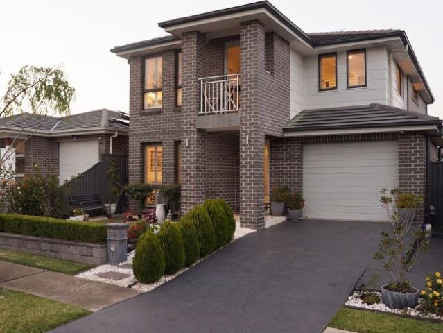 Modern Family Retreat with Spacious Living and Outdoor Leisure