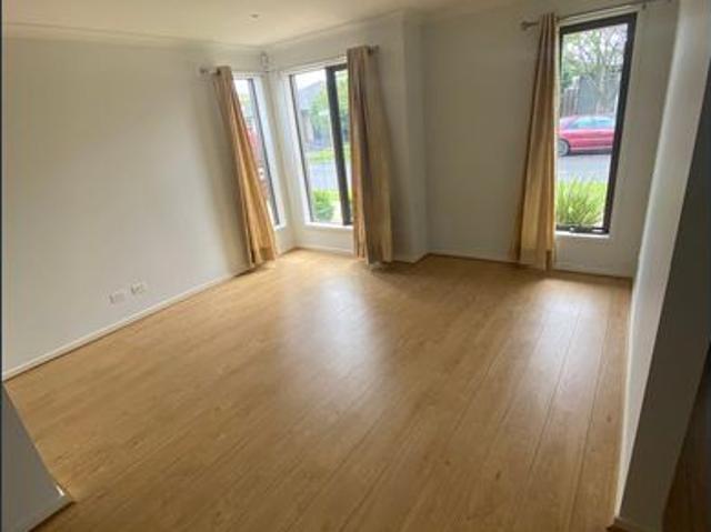 Modern Family Townhouse | 3 Bedrooms | Double Garage | Prime Location | Available 11 September