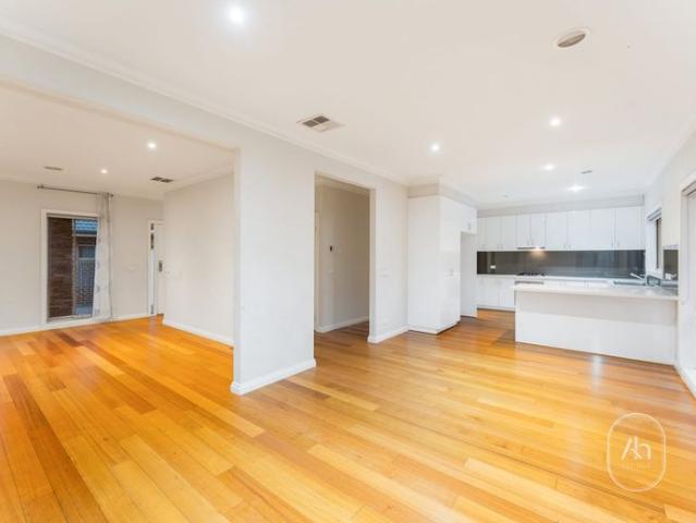 Modern Family Townhouse in the Heart of Glen Waverley