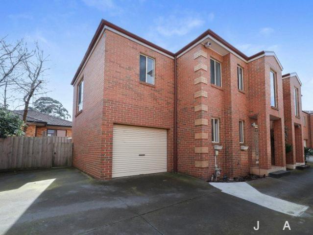 Modern Family Townhouse in a Quiet, Convenient Location