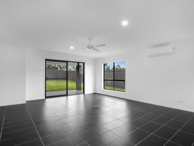 MODERN FAMILY 4 BEDROOM HOME IN PEACEFUL BUCHANAN