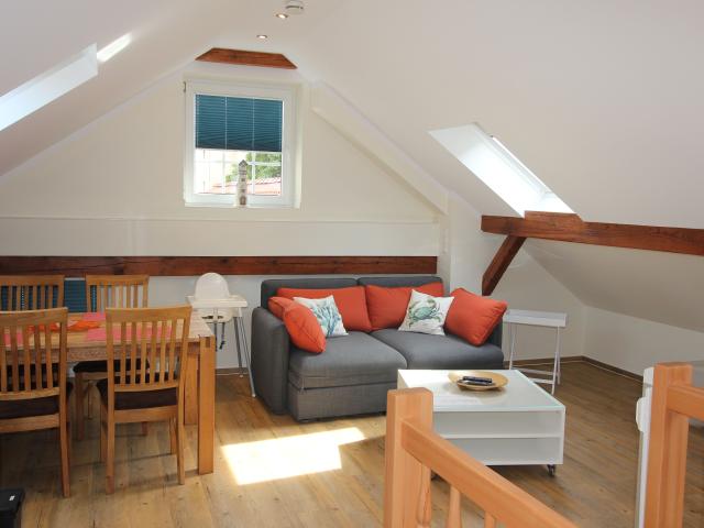 Modern, fashionable suite in excellent location