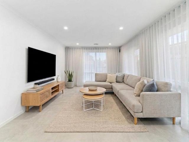 MODERN FEATURES & CONVENIENT FLOOR PLAN!