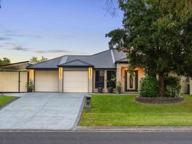 MODERN FIVE BED HOME ON 600M2 IN HEART OF NUDGEE