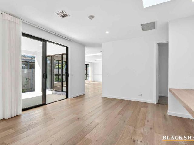 Modern Five Bedroom House In Prime Location