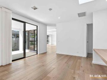 Modern Five Bedroom House In Prime Location