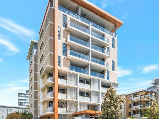 Modern First Floor Apartment in a Near New Complex with Premium Finishes