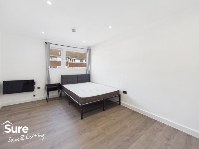 Modern First Floor Double Room with En Suite in Hemel Hempstead