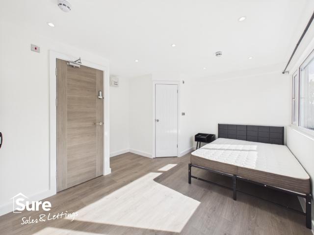 Modern First Floor Double Room with En Suite in Hemel Hempstead