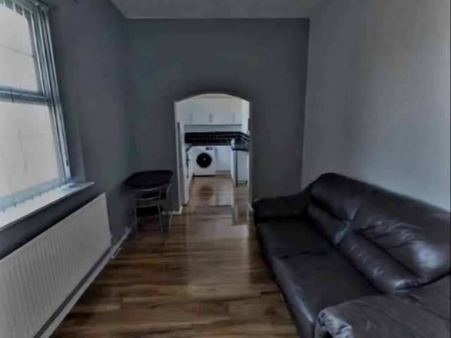 Modern First Floor One Bedroom Apartment