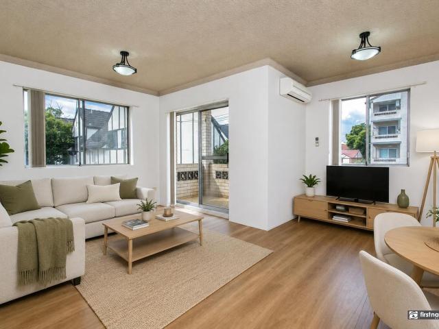 Modern First Floor Unit with Pool Access
