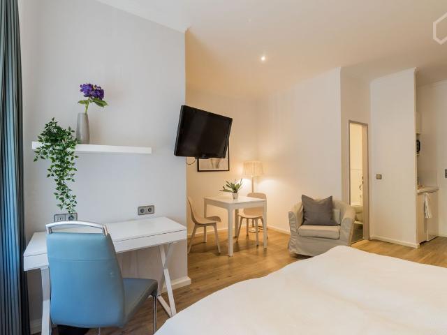 Modern flat with double bed on Tegeler See, Berlin Amsterdam Apartments for Rent