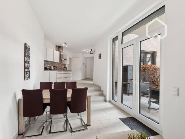 Modern flat with garden centrally located, Koln Amsterdam Apartments for Rent