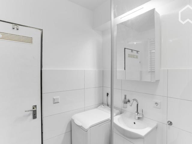 Modern flat in the city centre of Leverkusen optional parking & close to main station, Leverkusen Amsterdam Apartments for Rent