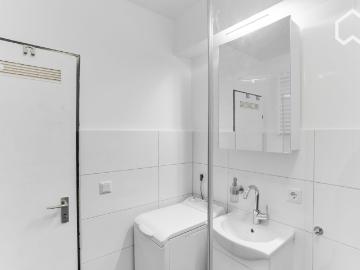 Modern flat in the city centre of Leverkusen optional parking & close to main station, Leverkusen Amsterdam Apartments for Rent