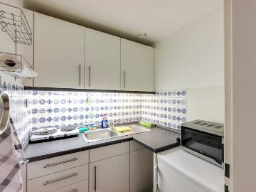 Modern flat in Düsseldorf with balcony, Dusseldorf Amsterdam Apartments for Rent