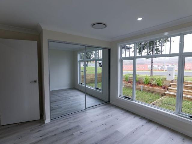 Modern Flat in Redbank Estate