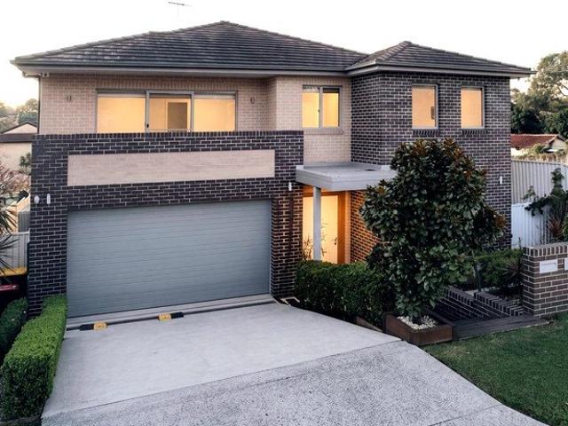 Modern Free standing 5 Bedroom Brick Home with Spacious Interiors on Corner Block