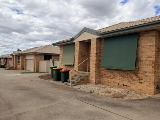 Modern Freshly Painted 3 Bedroom Townhouse in Prime Gunnedah CBD Location
