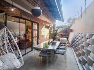 House for sale in Krugersdorp-Noord - Integral kitchen