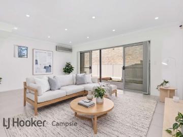 Modern Full Brick Townhouse in Peaceful Boutique Complex of Six