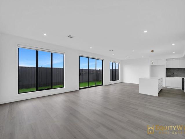 Modern Fully‑Electric Family Home – Ready to Move In