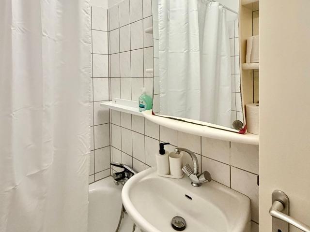 Modern, fully equipped 2 room worker's apartment for 1 to 5 people in 47051 Duisburg