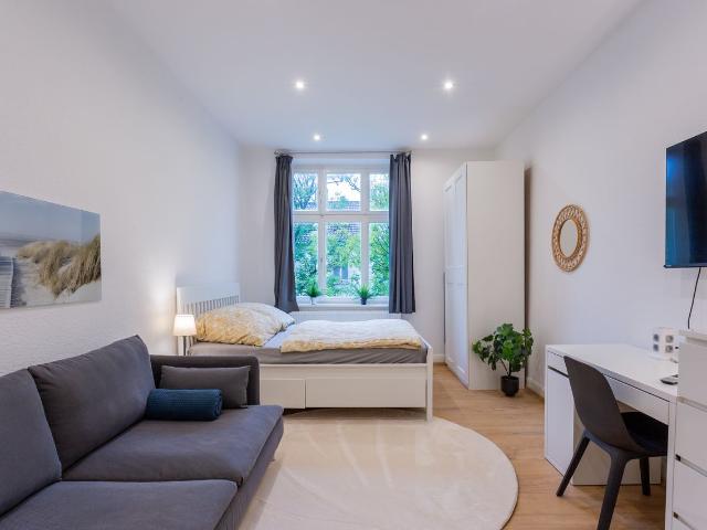Modern, Fully Furnished One Room Apartment with Home Office Option in Central Dortmund, Dortmund Amsterdam Apartments for Rent
