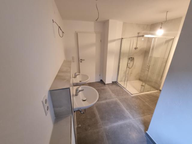Modern fully furnished apartment 4 rooms, kitchen, bathroom, terrace, storage room