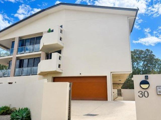 Modern Fully Furnished Apartment with River Views