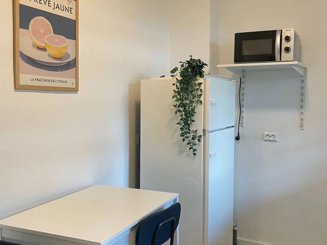 Modern Fully Furnished Apartment Near the University, Braunschweig Amsterdam Apartments for Rent