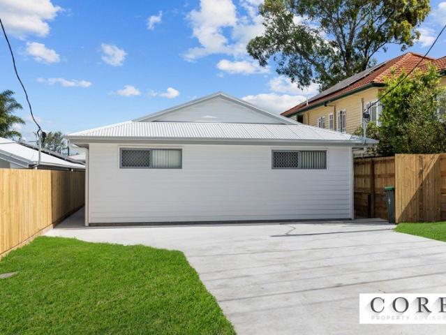 MODERN, FULLY FURNISHED, DESIGNER APARTMENT BILLS INCLUDED!