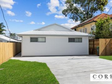 MODERN, FULLY FURNISHED, DESIGNER APARTMENT BILLS INCLUDED!