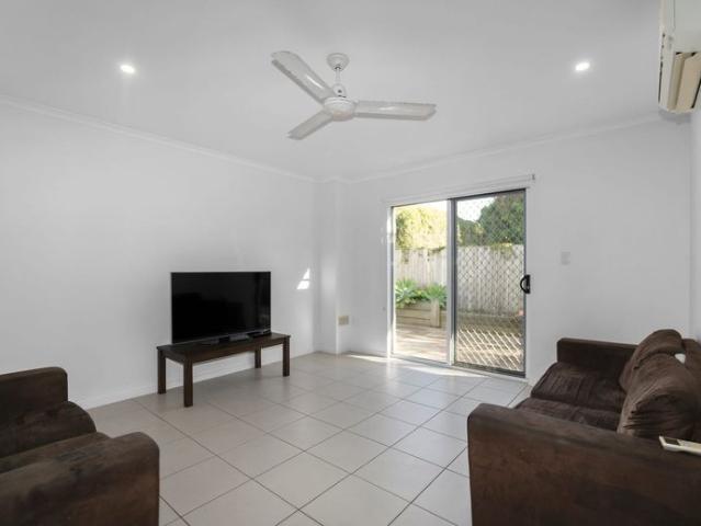 Modern, Fully Furnished Executive Unit – Walk to Hospital & CBD